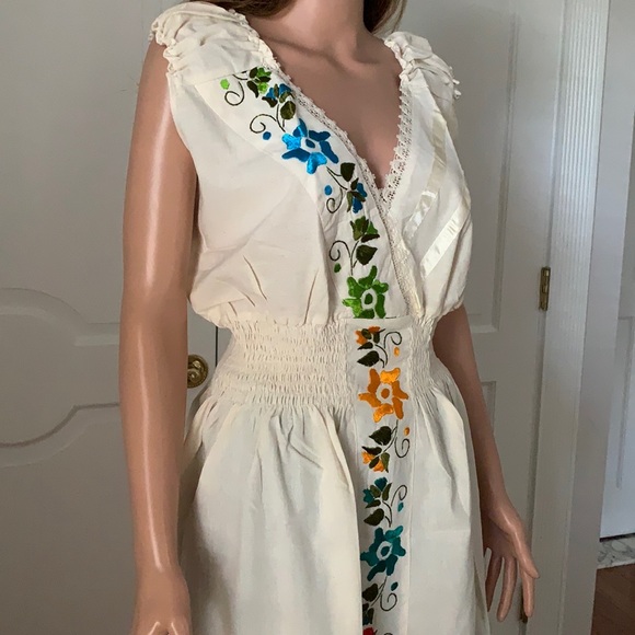 Vintage Mexican embroidered dress, - Picture 4 of 9